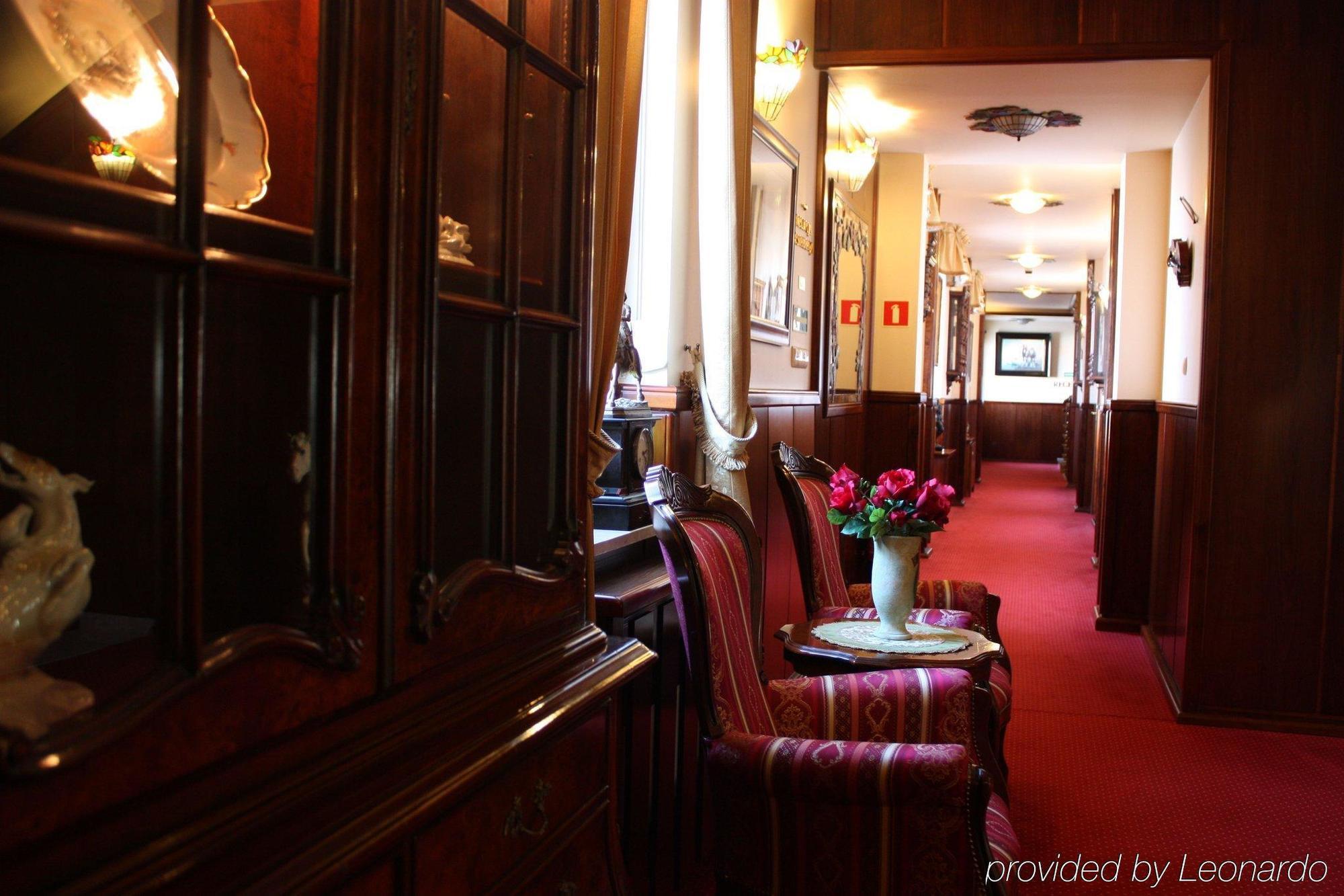 Mat's Hotel