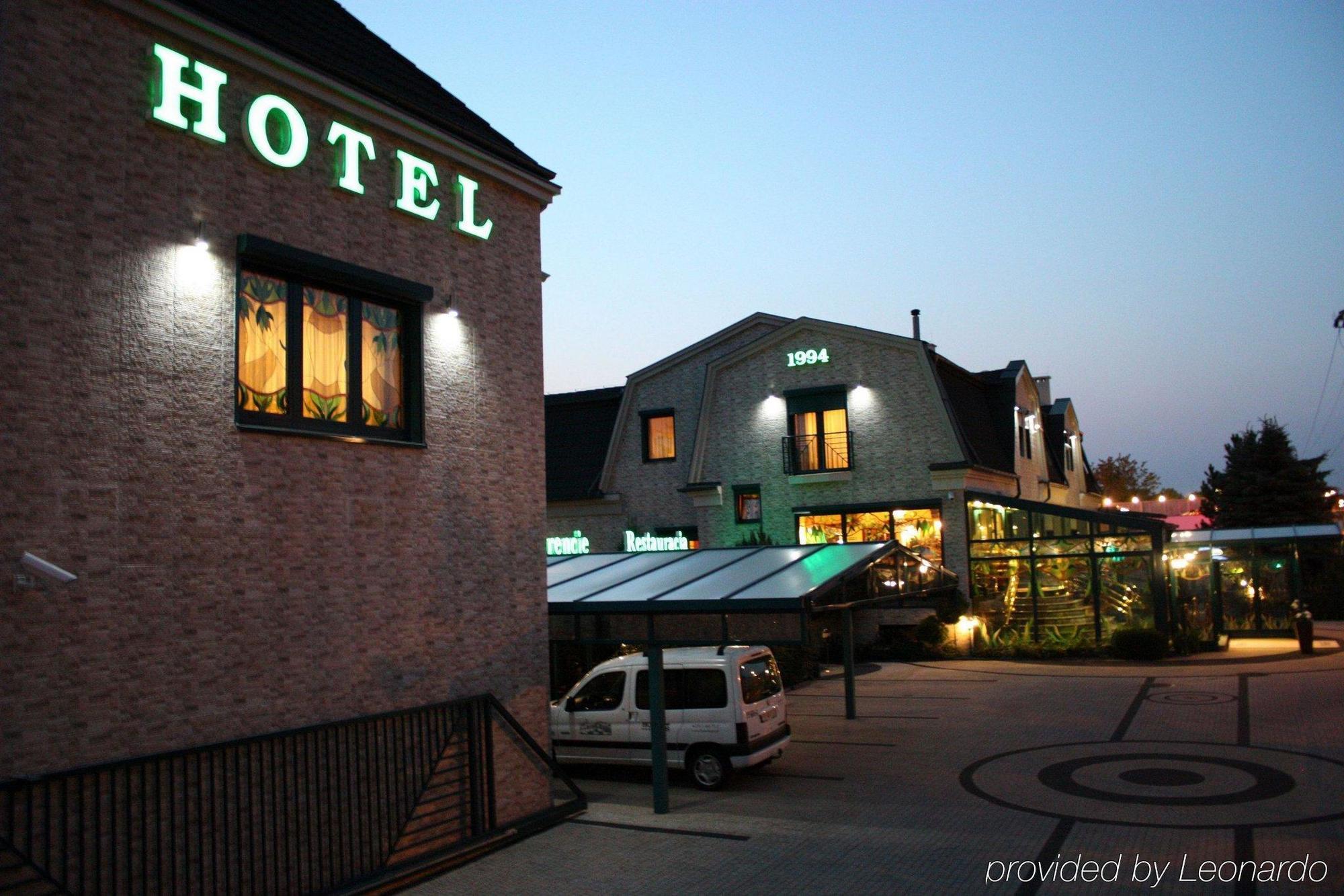Mat's Hotel