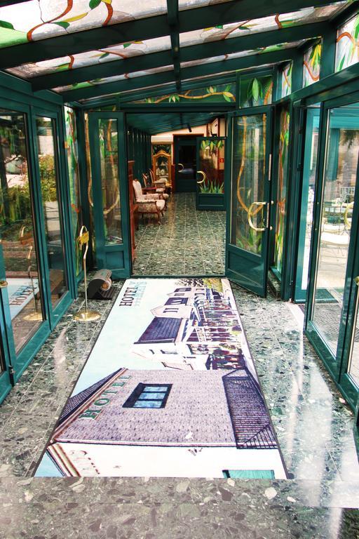 Mat's Hotel